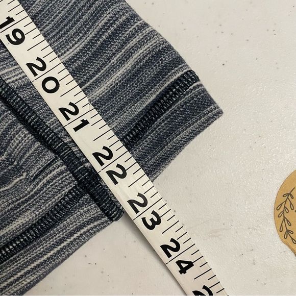 Lululemon Hooded Define Jacket
Mini Space Dye Heathered Nocturnal White sz 4 - Picture 7 of 9